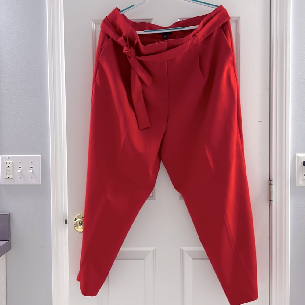 Belted high waist taper pants in twill